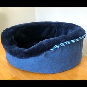 Small pet bed, never used, washable cover